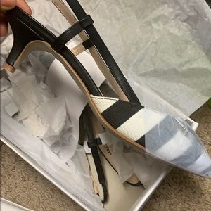 Bell shoe kitten heel